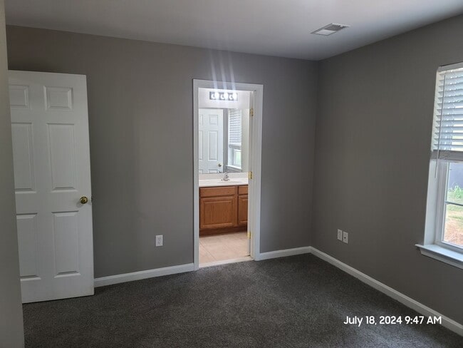 Building Photo - 3 Bedroom Townhouse for Rent in Waynesboro!