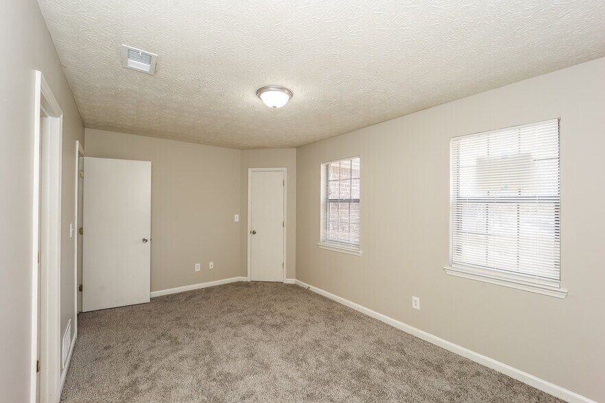 Building Photo - 2068 Sitser Ln