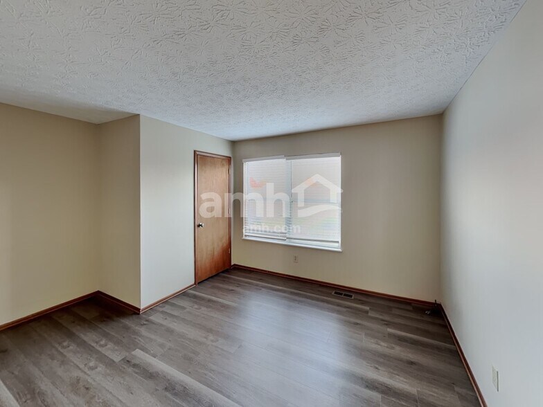 Building Photo - 35 Wrens Nest Ct