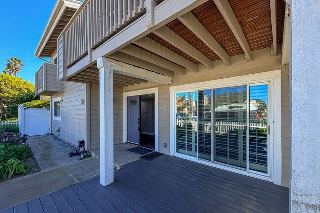 Building Photo - 4950 Nautilus St