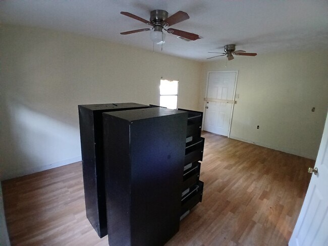 Building Photo - 9402 Lomax St