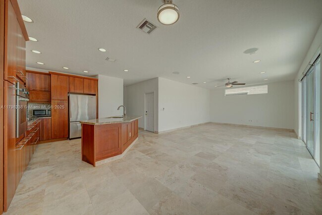 Building Photo - 5035 SW 155th Ave
