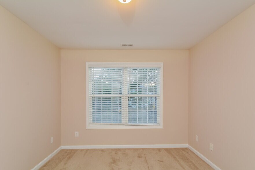 Building Photo - 4910 Little Bud Ln