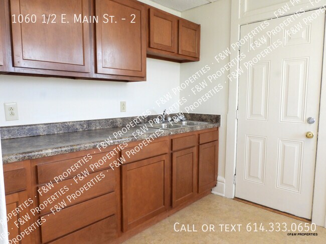 Building Photo - 1060 1/2 E. Main St.-2