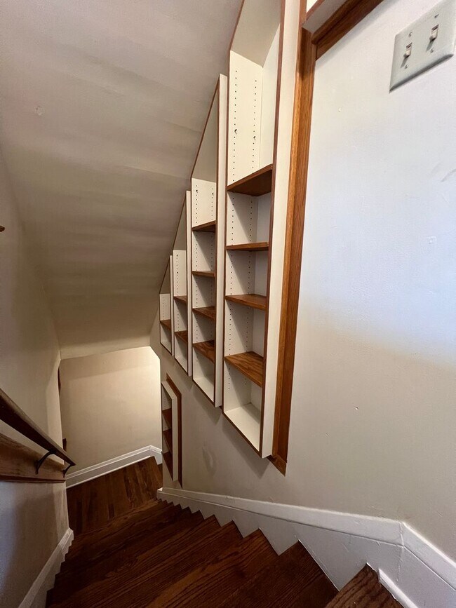 Building Photo - 2425 Demington Dr