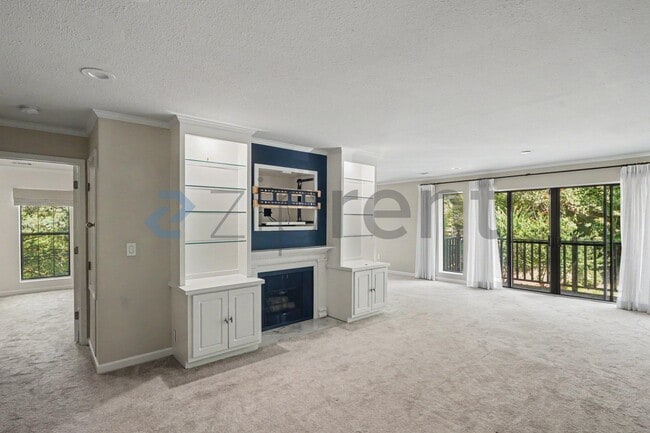 Building Photo - 26202 Plantation Dr NE