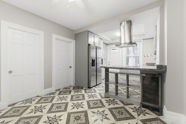 Building Photo - 20 Bennett St