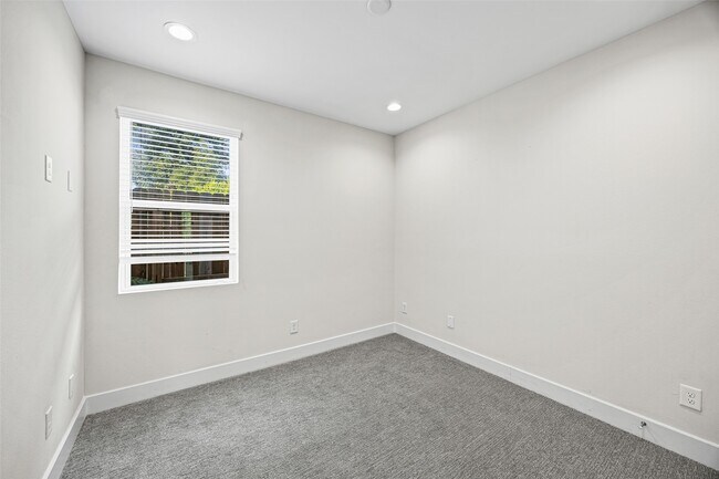 Building Photo - 3407 Terry St