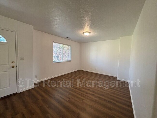 Building Photo - 154 E 100 N