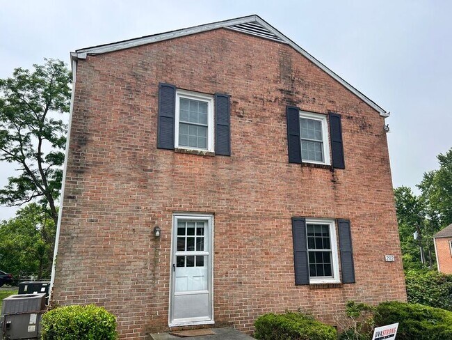 Building Photo - 2512 Plateau Rd