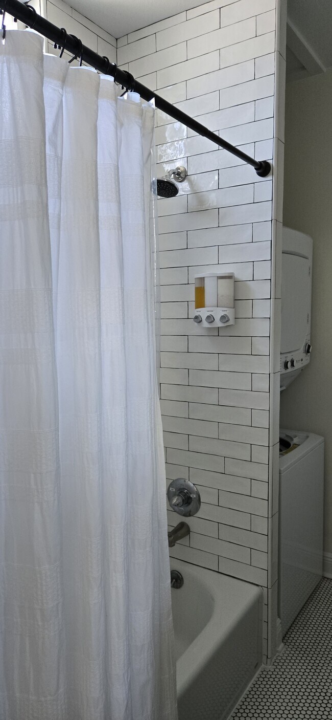 Bathroom with Shower, Tub & Laundry - 3728 Constance St