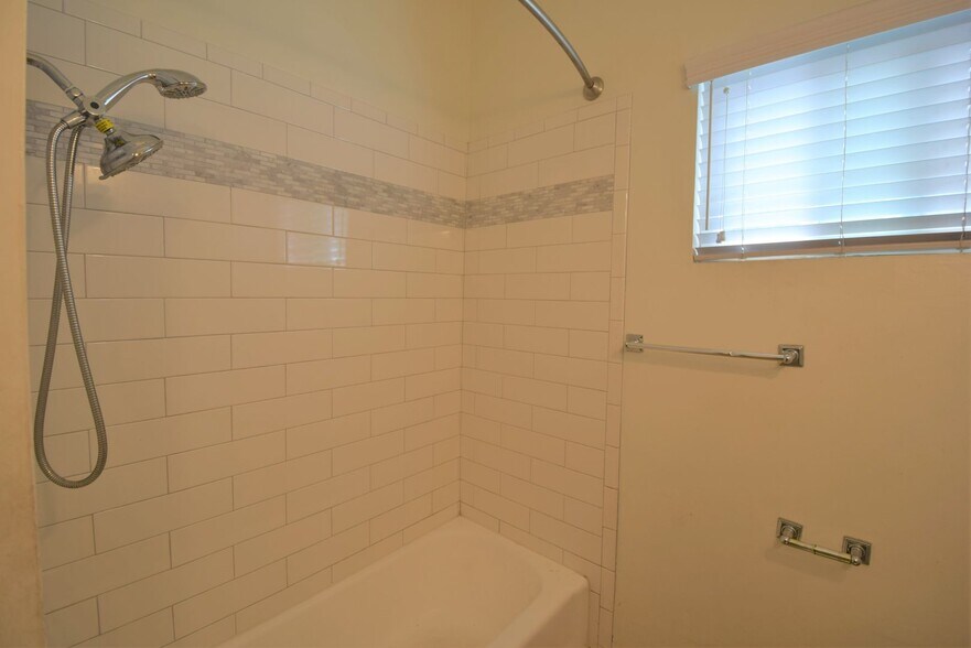 Building Photo - 12427 Riverside Dr