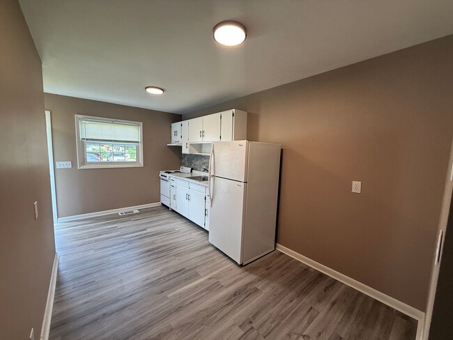 Building Photo - 133 E Ravine Rd