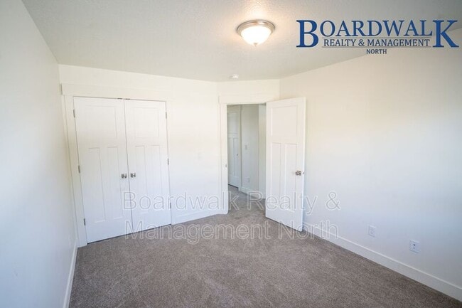 Building Photo - 440 1625 N
