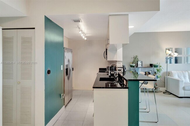 Building Photo - 275 NE 18th St