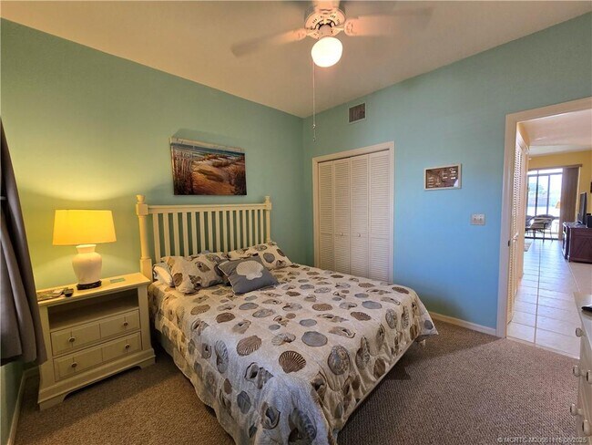 Building Photo - 6041 SE Landing Way
