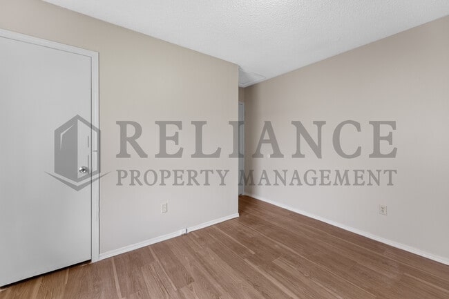 Building Photo - 306 S Twin Pines Ave