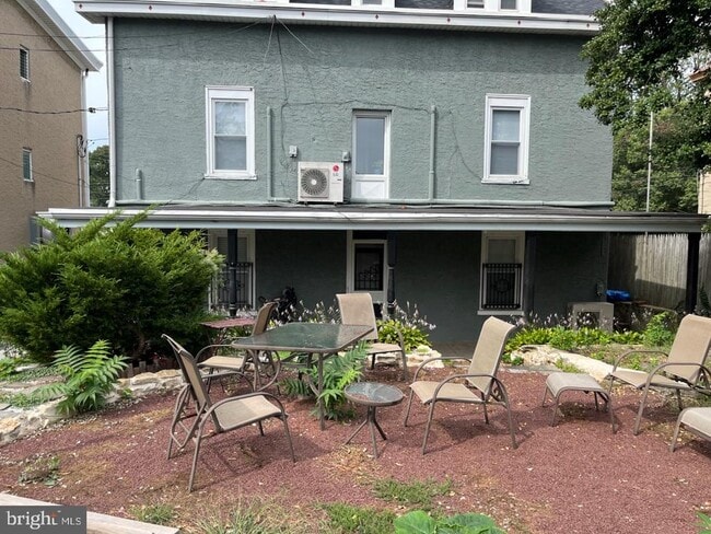 Building Photo - 357 Lyceum Ave