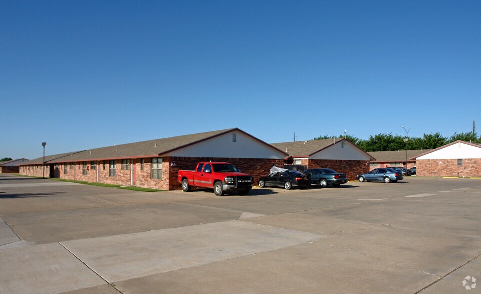 Chilton Village Apartments 2722 Frankford Ave Lubbock TX 79407