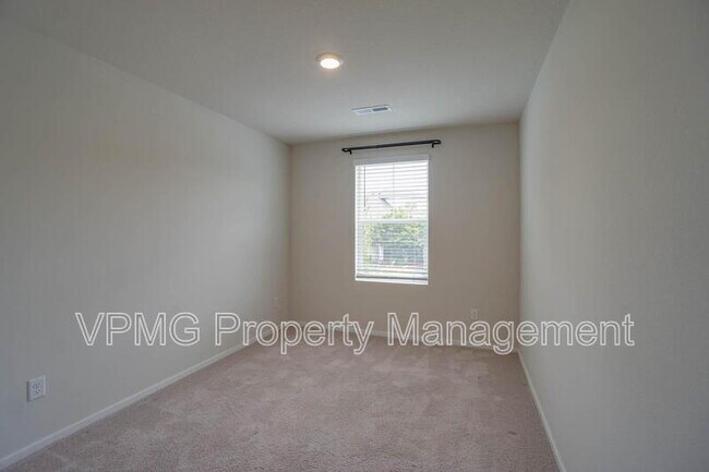 Building Photo - 2628 NE 117th Pl