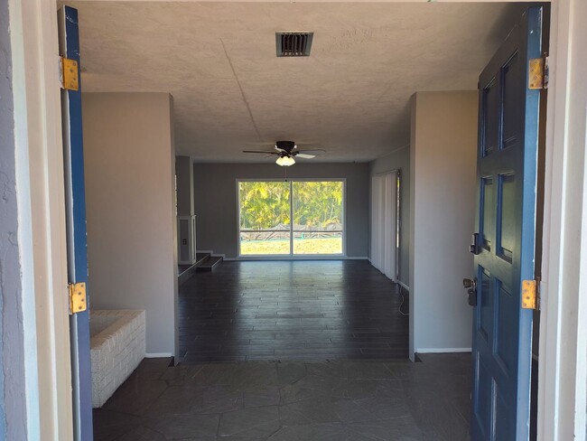 Building Photo - Coming Soon!!  Avaliable May 1, 2025 Spaci...