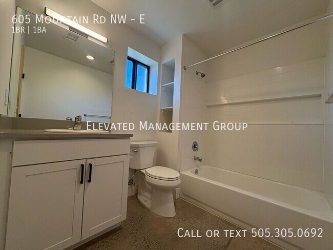 Building Photo - 605 Mountain Rd NW