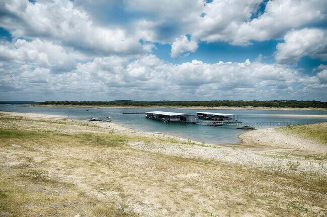 Building Photo - 4404 Longfellow Cove