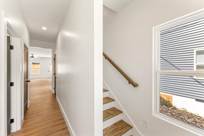 Building Photo - 3425 Garden Dr