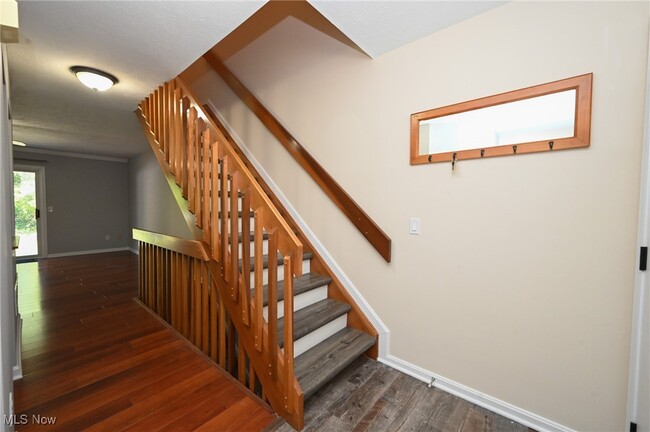 Building Photo - 655 Almas Ct