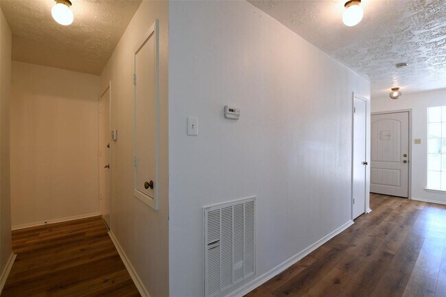 Building Photo - 18811 Pine Trace Ct