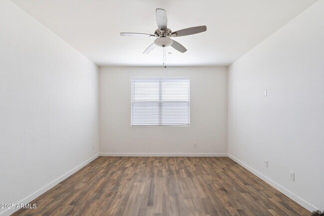 Building Photo - 21451 W Palm Ln