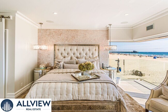 Building Photo - Stunning Beach House located on Newport Beach Boardwalk- 30+ Day Rental!