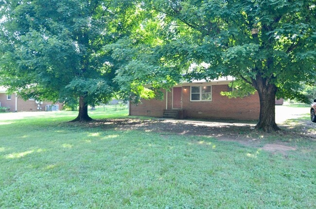 Building Photo - 325 Shirley Rd