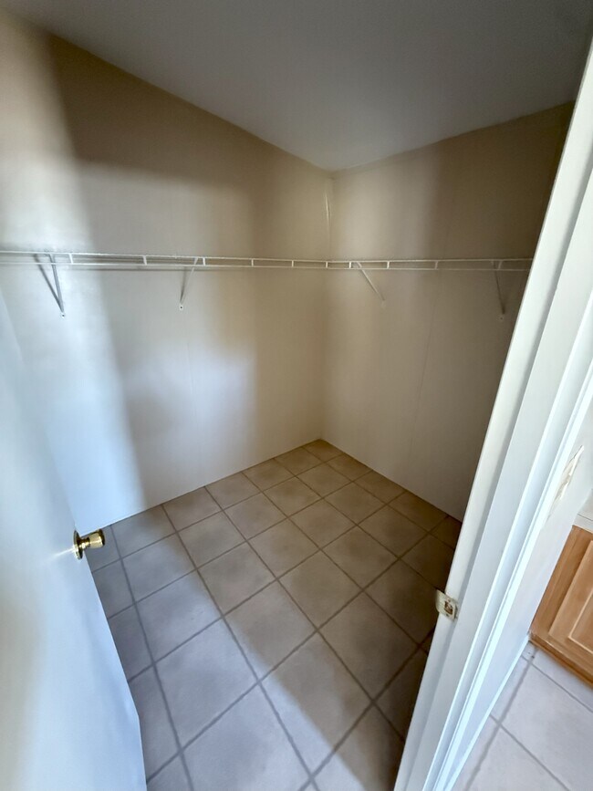Building Photo - 1632 Sierra Vista Dr