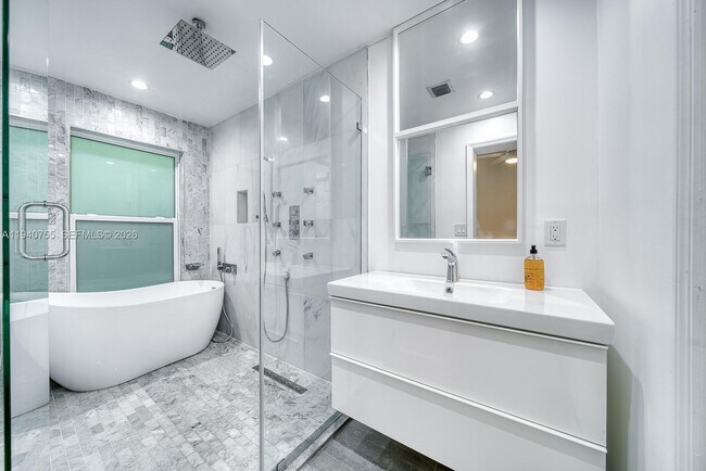 Building Photo - 4000 Kumquat Ave