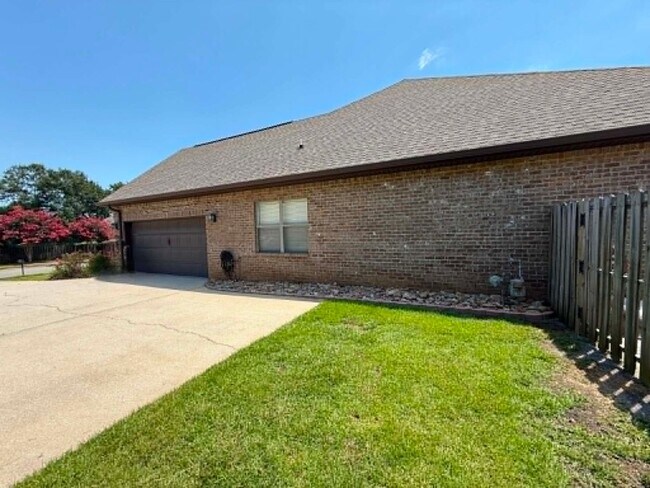 Building Photo - 12001 Squirrel Dr