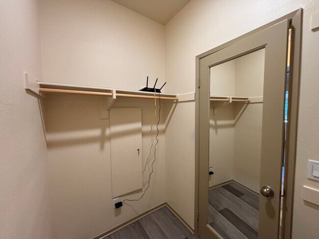 Building Photo - *** $500 Move in special if lease is signe...