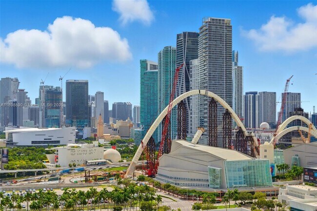 Primary Photo - 1717 N Bayshore Dr