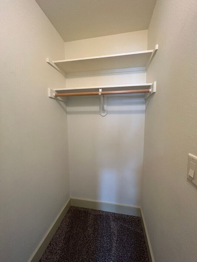 Building Photo - Boise Townhome Near BSU| EARLIER MOVE IN DATE UPON REQUEST