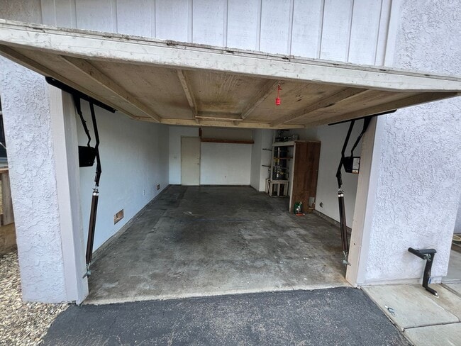Building Photo - 470 Java St