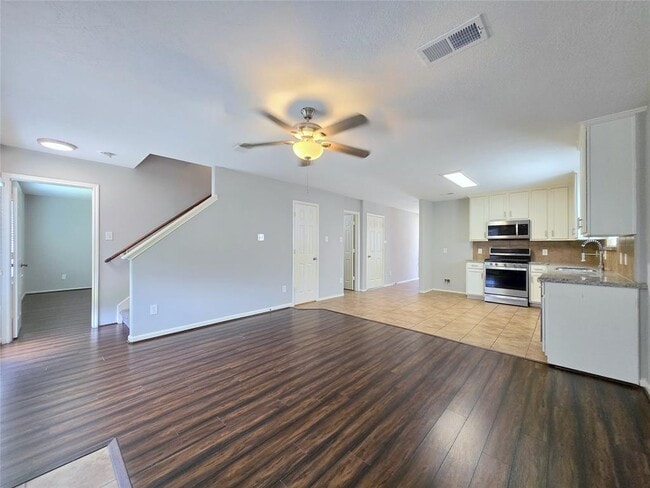 Building Photo - 1423 Stone Bluff Dr