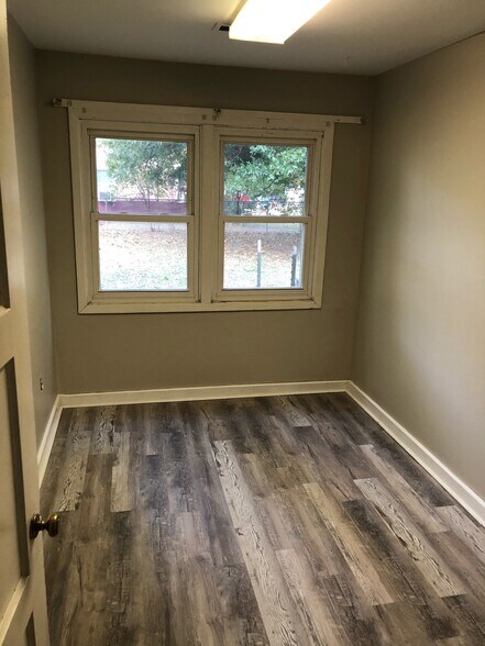 Building Photo - 4515 Elmhurst