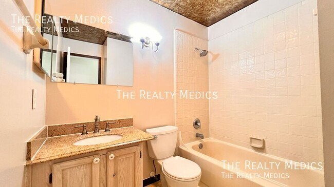Building Photo - 10207 Comfort Cir