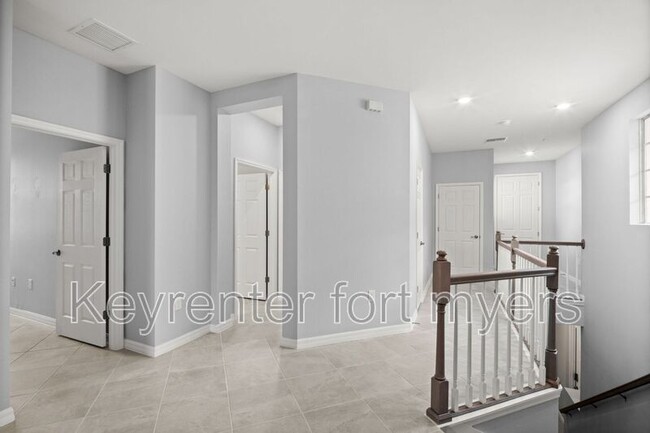Building Photo - 12000 Santaluz Dr