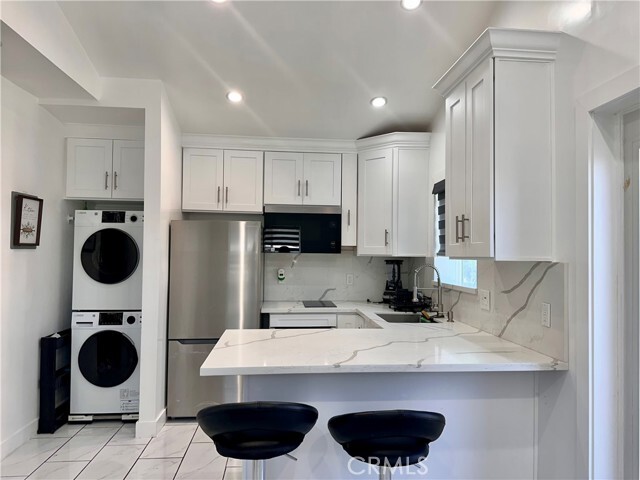 Building Photo - 7013 Bellaire Ave