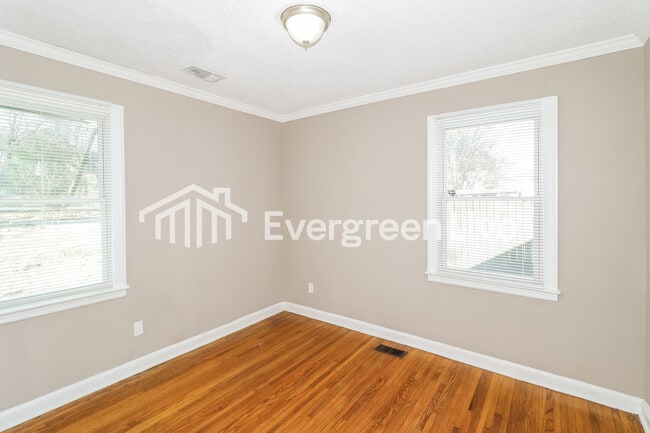 Building Photo - 965 Goodman St