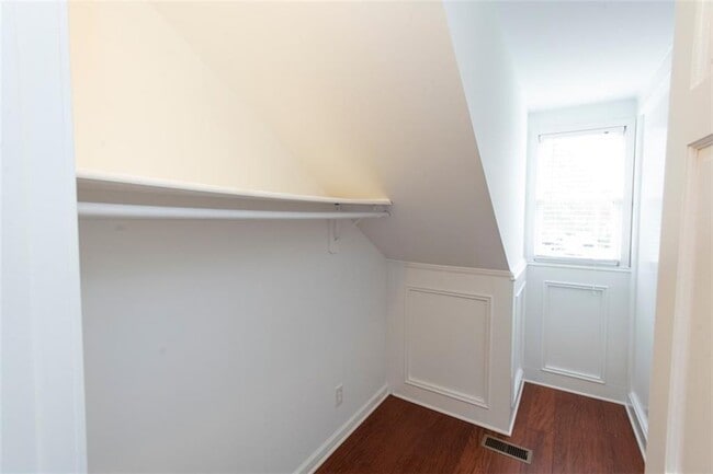 Building Photo - 470 Forestgate Ct