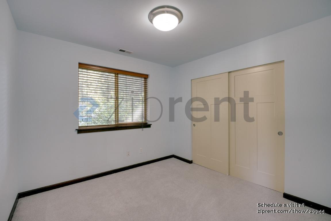 Building Photo - Unit