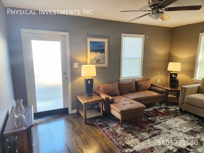 Building Photo - 412 Hanover Ave NW