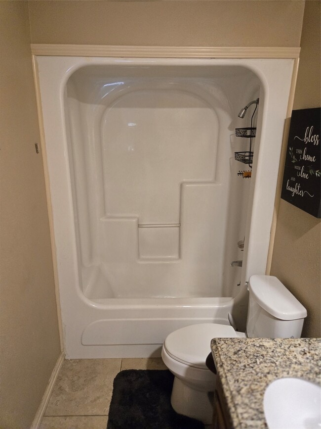 Building Photo - 1015 Green Meadow St